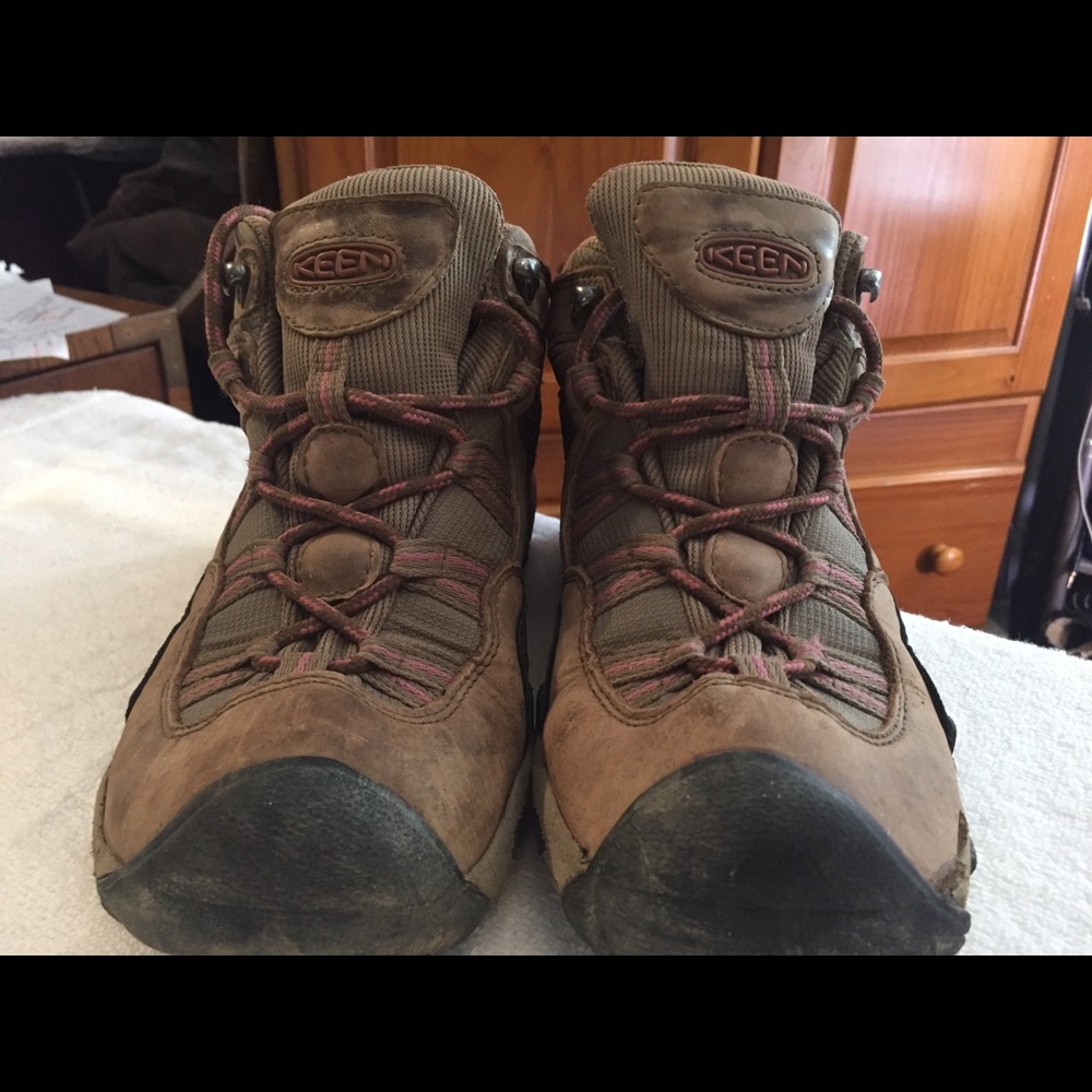 Keen Red Rock Mid Waterproof Hiking Boot